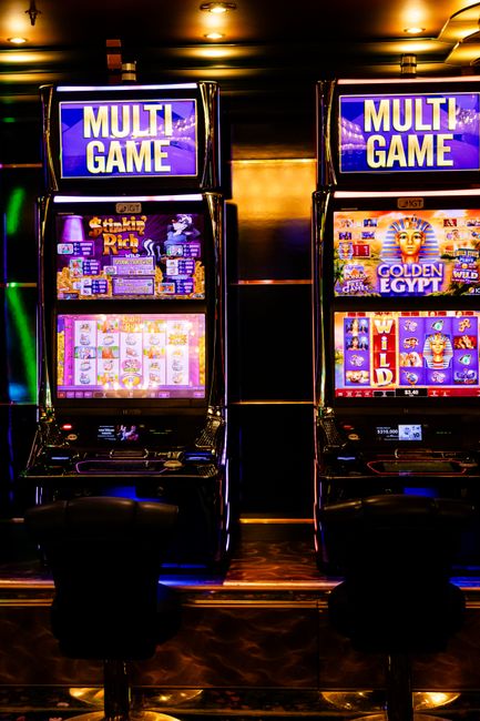 Slot Volatility Explained: Why the Same Machine Feels Different